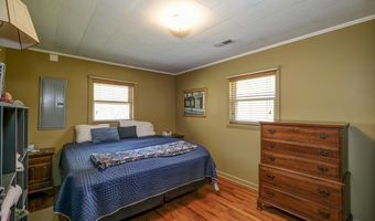 29 Breedlove Dr, Andrews, NC 28901
