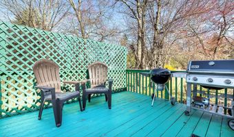 4 Nicholas St, Danbury, CT 06810