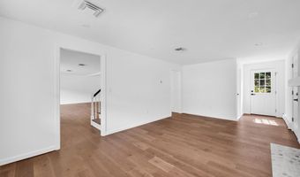 5 Butternut Dr, Bloomfield, CT 06002