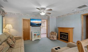 4 E Curran Dr, Absecon, NJ 08201