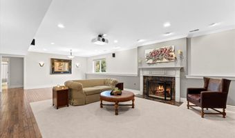 324 Meadowbrook Country Club Est, Ballwin, MO 63011