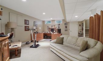 255 Bonnie Ln, Aurora, OH 44202