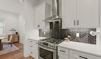 37 Park Sq S, Beaufort, SC 29907