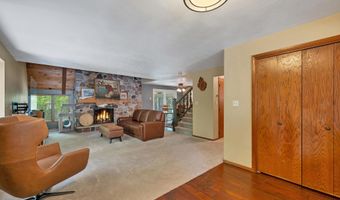 8 HILLTOP Ct, Appleton, WI 54914