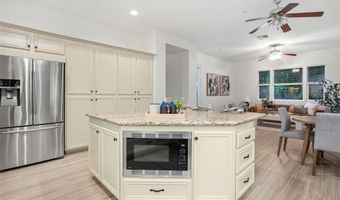 608 Inverlochy Dr, Fallbrook, CA 92028