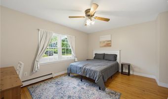 34 Foxhill Ave, Bristol, RI 02809