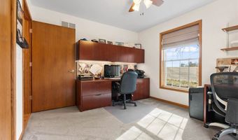 5709 Oak Crest Hill Rd SE, Riverside, IA 52327