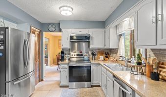 7 Hawthorn Cir, Albany, NY 12203