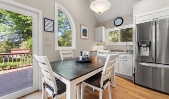 114 Shore Dr N, Bridgewater, NH 03222