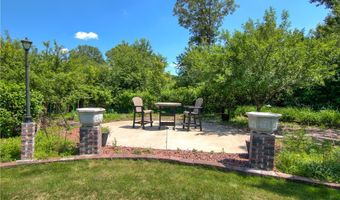 907 Sandalwood Dr, Altoona, WI 54720