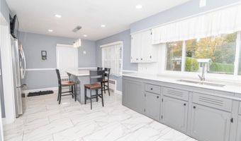 9 Farnum Ave, North Providence, RI 02911