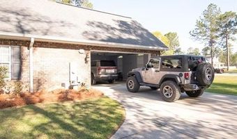 110 Lake Ridge Dr, Baxley, GA 31513