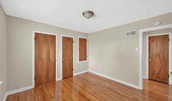 105 N Elm St, Ballwin, MO 63011