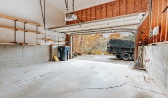 65 Village Hill Ln, North Kingstown, RI 02852