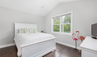 36 Wanda St, Narragansett, RI 02882