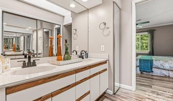 16 Canterbury Dr, Arden, NC 28704