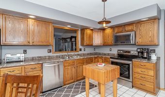 2712 Northridge Cir, Ames, IA 50014