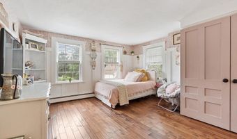 15 Chapel St, Ashburnham, MA 01430