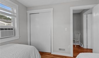 17 Warren Ave 17, Middletown, RI 02842
