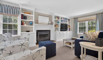 2 Oleander Dr, Clinton, CT 06413
