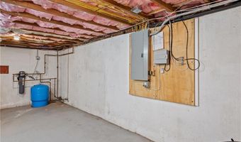 40 Murphy Dr, Cumberland, RI 02864