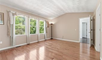 57 Hunters Crossing Dr, Coventry, RI 02816