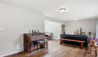 615 Highland Ave, Antioch, IL 60002