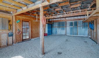 18 Outlander Dr, Carson, NM 87517