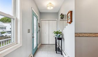 93 Church St, Barrington, RI 02806