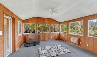 662 E 1452 Rd, Baldwin City, KS 66006