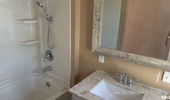 507 E MAIN St, Aledo, IL 61231