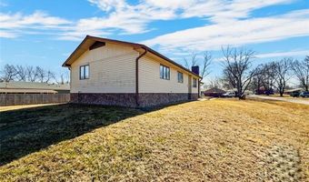 205 S Traster St, Altamont, KS 67330