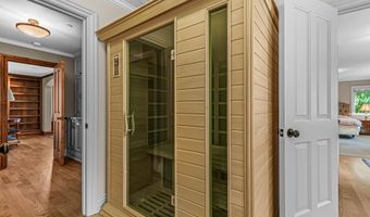 551 Strawberry Ln, Ashland, OR 97520