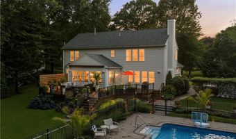 64 Fieldstone Ln, North Kingstown, RI 02874