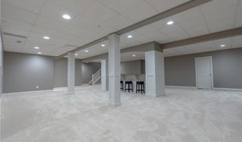 438 Club Dr, Aurora, OH 44202