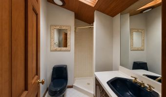 4 Taagan Point Rd, Danbury, CT 06811