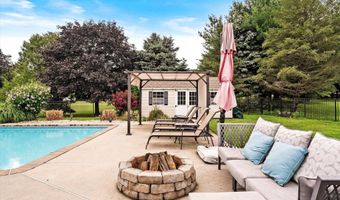 27 Galloping Brook Rd, Allentown, NJ 08501