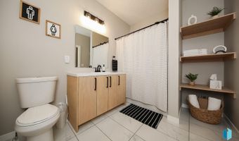 105 E Birchwood Dr, Brandon, SD 57005