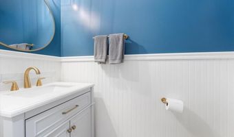 1008 Westrun Dr, Ballwin, MO 63021
