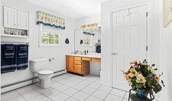 14 Bourget Ct, North Smithfield, RI 02896