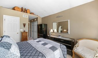 6 Waverly Ct, Algonquin, IL 60102