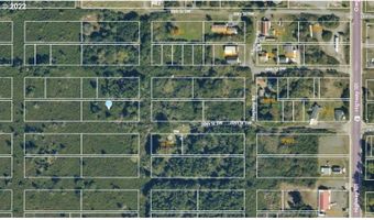 20 St SW, Bandon, OR 97411