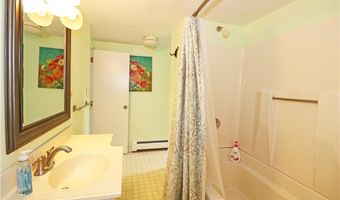 23 Sherman Ln, Middletown, RI 02842