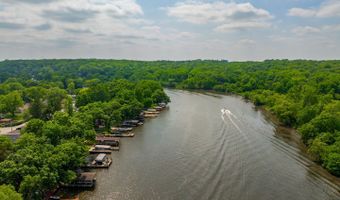 9704 Captains Dr, Algonquin, IL 60102