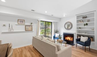 8901 BATTERY Pl 34, Bethesda, MD 20814
