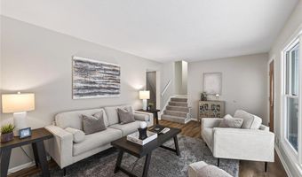 907 40th Ln, Anoka, MN 55303