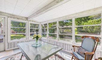 65 Bayberry Ln, East Greenwich, RI 02818