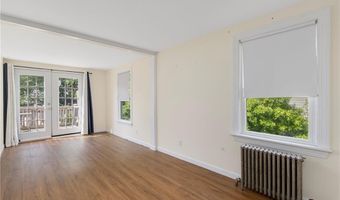 37 Reservoir Rd, Middletown, RI 02842