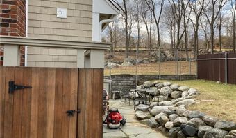 32 Wilbur Rd, Lincoln, RI 02865