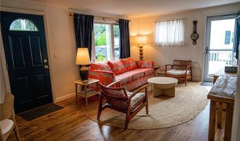 142 Renfrew Ave, Middletown, RI 02842